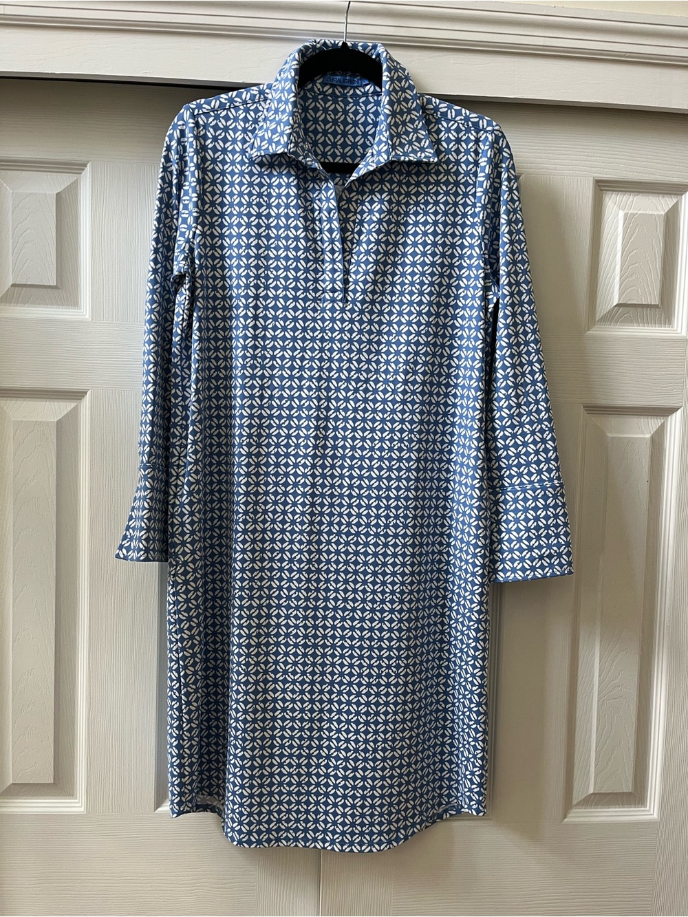 J. McLaughlin 
Blue Geometric Collared Shift Dress - Women